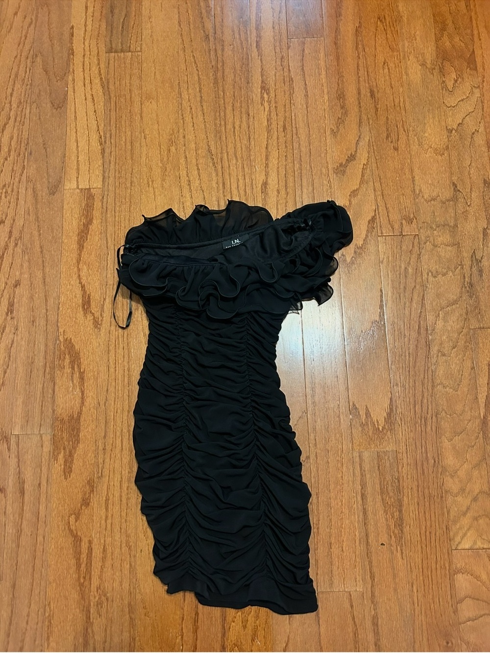 L.N. San Francisco Stretchy Black Ruched Mini Dress Women’s Dress 1 Shoulder - Picture 3 of 8